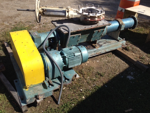 used Moyno model 2II065G2 CDR progressive cavity pump. 15 HP drive. last used in drywall. Top gate valve is not included. 